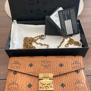 Coated Canvas Wallet on a Chain
MCM